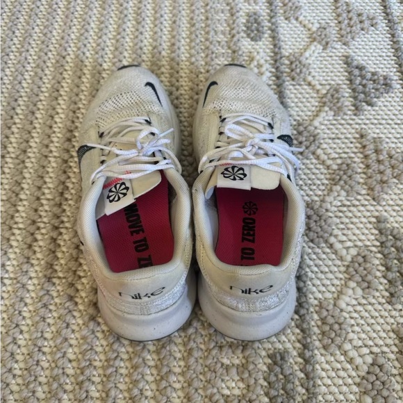 Good condition Nike women shoes - Picture 3 of 4